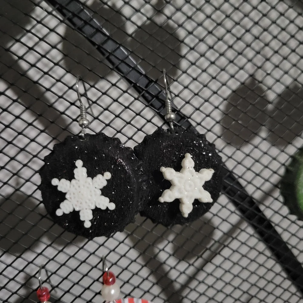 NWT CHRISTMAS BOTTLE CAP EARRINGS